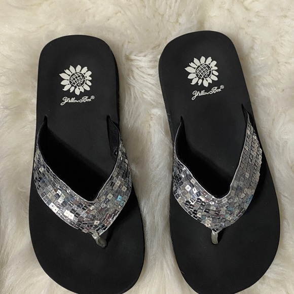 Yellow Box Black and Silver Flip Flops, size 6 EUC - Picture 8 of 13